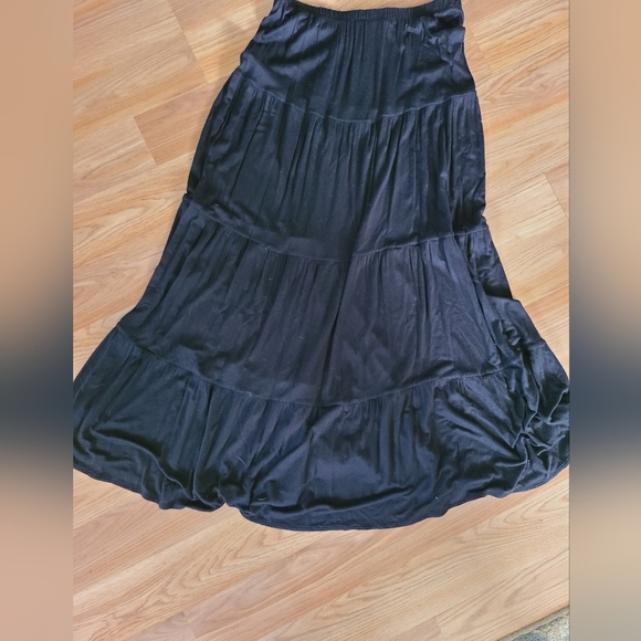 🦩3/$30 St. John's Bay Black Maxi Skirt - Picture 3 of 3